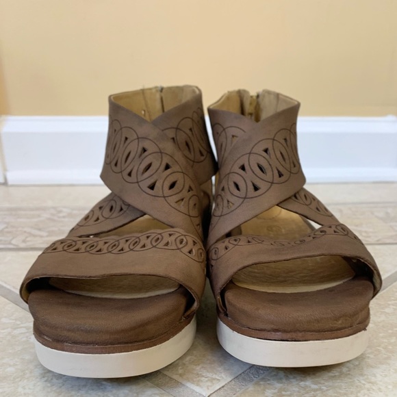 🔥 BUSSOLA LEATHER zip back brown sandals women’s size 37 7 -  7.5 - Picture 13 of 15